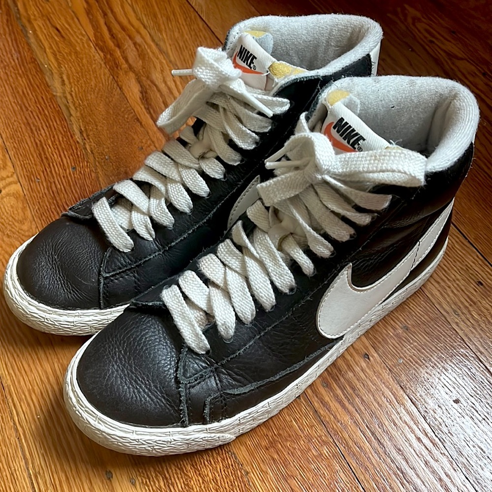 Nike Women’s Size 7 Blazer Mid ‘77 Retro Basketball Shoes